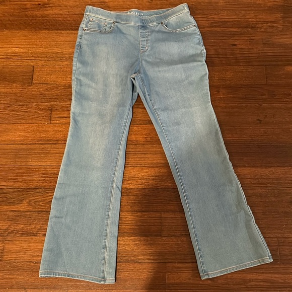 Pull on Flare Jeans with elastic waist band. Size: 16 inseam 29inches - Picture 1 of 4